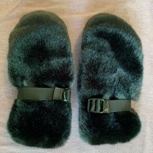 Athleta Banff Faux Fir Mittens - Texting Friendly